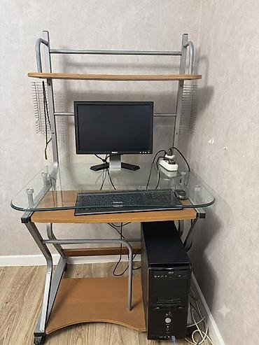 Stolüstü kompüter komplekti Tərkib: - Dell LCD monitor (təxminən 19")
