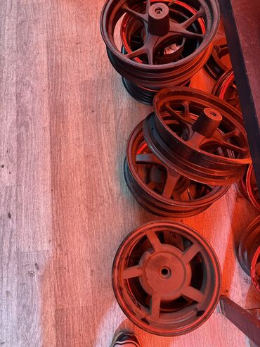 Скутеры: В НАЛИЧИИ!!!! 	•	Карпук (работа) 	•	Вариатор 	•	Кольца 	•	Ось — 1