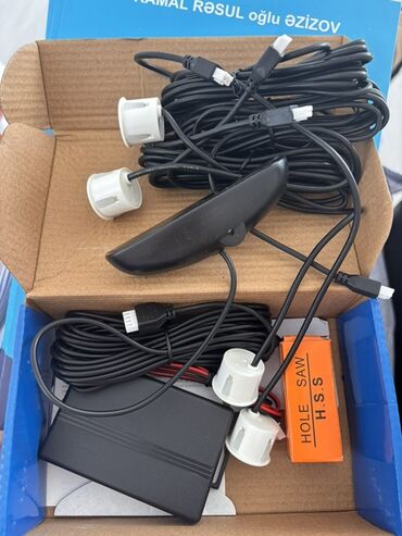 Dinamiklər və sabvuferlər: Bu, avtomobillər üçün nəzərdə tutulmuş sensor sistemidir. Sistem dörd