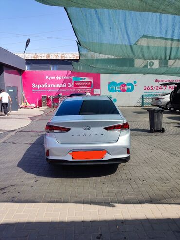 маленькая машина: Hyundai Sonata: 2019 г., 2 л, Автомат, Газ, Седан
