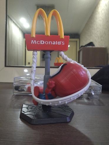 3000 elementli pazllar: McDonald’s temalı oyuncaq fiqur. Plastikdən hazırlanmış masaüstü — 1