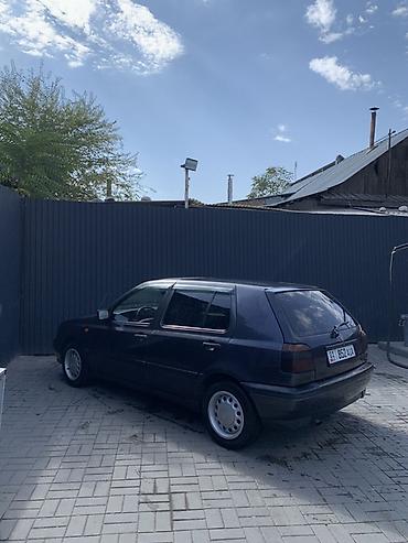 Volkswagen Golf: 1993 г., 1.8 л, Механика, Бензин, Хэтчбэк