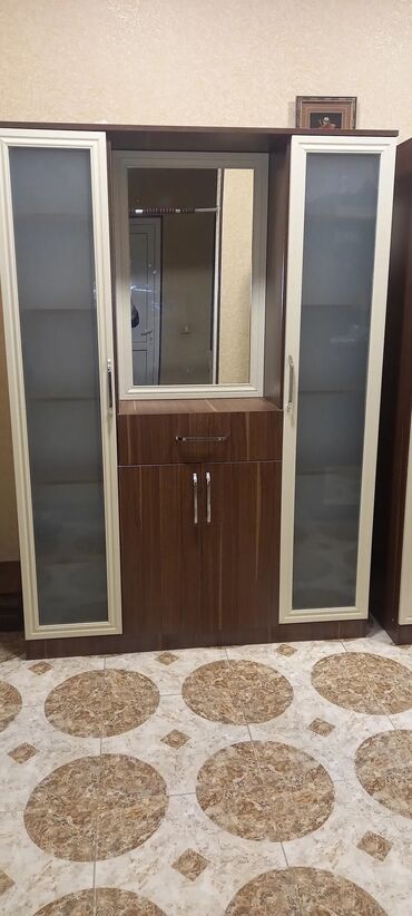 Bitkilər: Açılan, 3 qapılı Düz dolab, Dəhliz dolabı