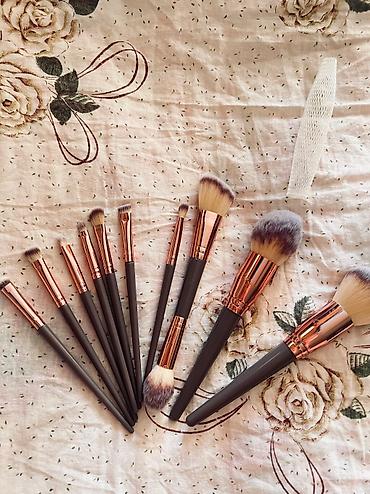 Косметика: Продается набор кистей для макияжа.Если покупаете 2 набора цена 1500 — 11