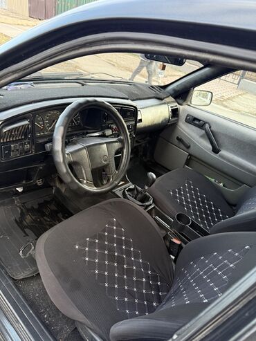 Volkswagen: Volkswagen Passat: 1990 г., 1.8 л, Механика, Газ, Универсал — 6