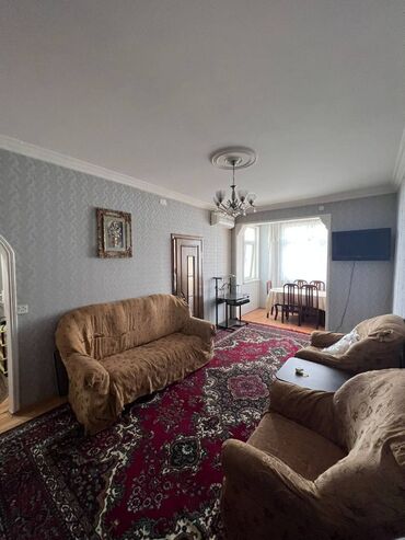 Uzunmüddətli kirayə mənzillər: Binəqədi rayonu,Memar ecemi metrosu,Yeganə sadlıq evinin yanında,2 — 2