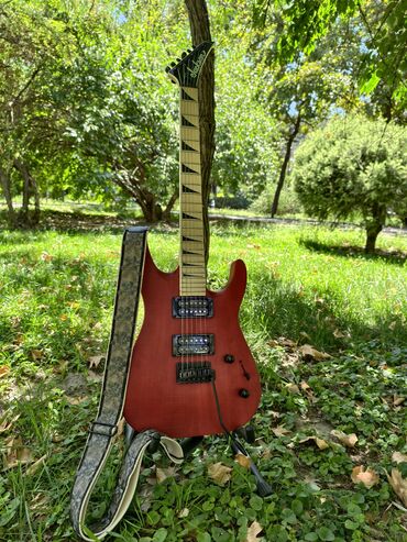 гитара керма: Продаю электрогитару Jackson js24 Dkam Корпус: красное дерево Гриф и