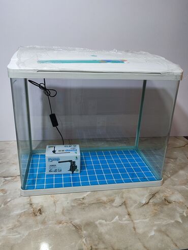 водоросли для аквариума: Заводской аквариум. С крышкой, светильником, помпой-фильтром. 90