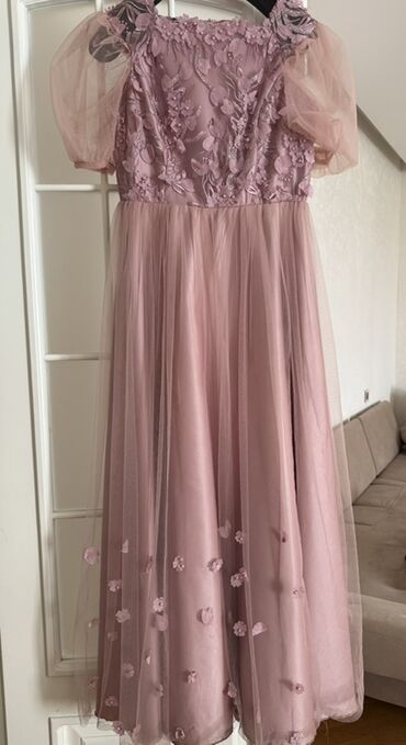 Cinslər: Pudra çaları ilə romantik ziyafət/libas - Model: midi uzunluqda