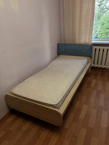 детские раздвижные кровати: Односпальная кровать с прочным деревянным каркасом и закругленными
