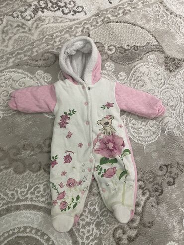 комбинезон для новорожденных зимний: Детский комбинезон, хорошего качества, 0-6 месяцев, цена 500 сом