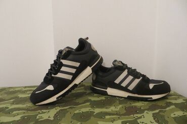 comer obuca: ADIDAS br 42 27cm unutrasnje gaziste stopala, patike bez bilo kakve