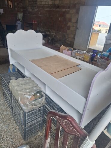 tek krafat: Oğlan və qız üçün, İşlənmiş, Çarpayı, Bazasız, Matrassız, Siyirməsiz
