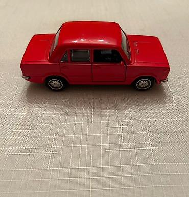 İncəsənət və kolleksiyalar: Kolleksiya üçün metal model avtomobil - Klassik sedan dizaynlı — 5