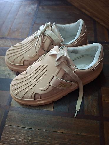Bej rəngli krossovka - Rəng: açıq bej/nude - Material: üst hissə