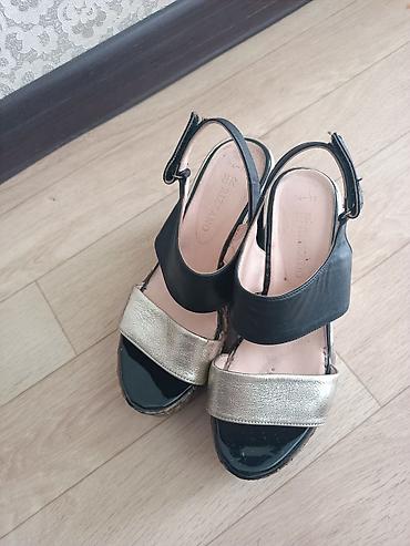 Босоножки, сандалии, шлепанцы: Туфли и босоножки, размер 39. 1) Ярко‑розовые туфли-лодочки на — 9