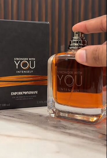 Ətriyyat: Emporio Armani-dən "Stronger With You Intensely" ətri. Bu, 100 ml
