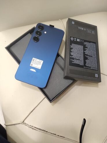 samsung a70 qiymeti baku electronics: Mavi rəngli smartfon, arxa tərəfində üç kamera modulu və LED fənər