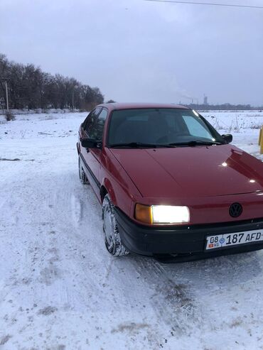 Volkswagen: Volkswagen Passat: 1991 г., 1.8 л, Механика, Бензин, Седан