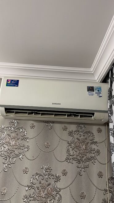kondisioner ayaq ustu: Кондиционер Samsung, Б/у, 40-45 м²