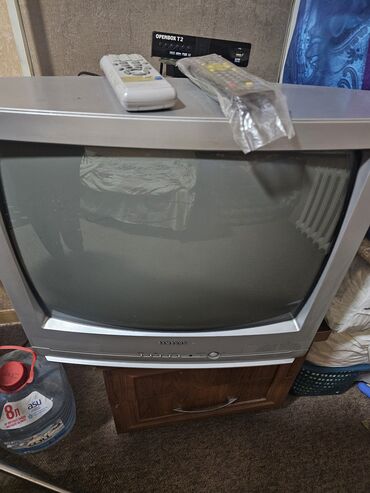 Телевизоры: Продаю телевизор Samsung с ресивером, антенной и пультами рабочий