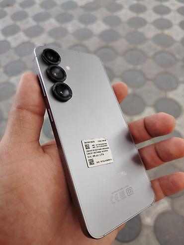 samaung s23: Samsung Galaxy S25, 256 GB, rəng - Gümüşü, İki sim kartlı — 1