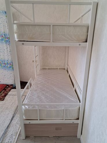 кровать двухярусная: Двухъярусная кровать с матрасами и выдвижными ящиками - Каркас