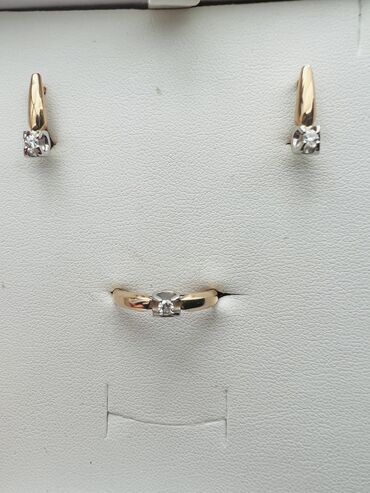 койноктор бу: Набор,серьги и кольцо с бриллиантом,вес: размер 17.5, 1бриллиант