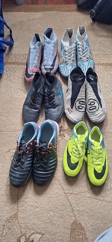 Бутсы: Набор футбольной обуви (разные модели и расцветки) В комплекте — 1