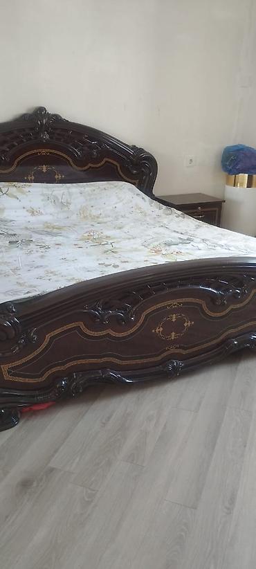 Klassik üslubda yataq otağı dəsti - Material: tünd rəngli
