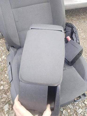 pezo 1: NASLON ZA VOLKSWAGEN GOLF 5 | Naslon ruke Golf 5 Ostali delovi vw — 1