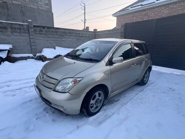 Toyota: Toyota ist: 2003 г., 1.5 л, Автомат, Бензин, Седан