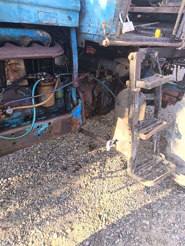 Sbor motorlar və silindr başlıqları: Məhsul: Təkərli traktorun mühərrik və şassi komplekti (çərçivə — 3