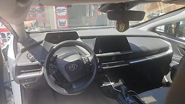 prius sveca: Toyota Prius: 2 l | 2024 il Sedan — 8