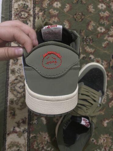 спортивные бриджи мужские: Продаю кроссовки Travis Scott x Jordan 1 Low (Olive/Black) Размер 36