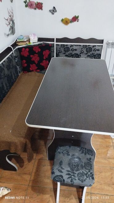 хлебница с крышкой на стол: Кухонный гарнитур, Стол, цвет - Черный, Б/у