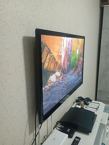40: Телевизор Samsung, диагональ около 40–42 дюймов (серия с тонкой — 1