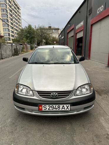 обмен на авто с доплатой: Toyota Avensis: 2002 г., 2 л, Механика, Дизель, Хэтчбэк