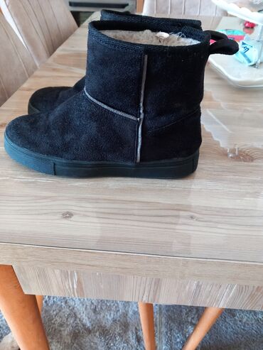 moderne cizme za zimu 2023: Ugg boots, color - Black, 39