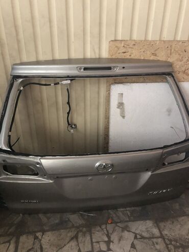 задняя крышка: Крышка багажника и задний бампер на Toyota Sienna 2009г