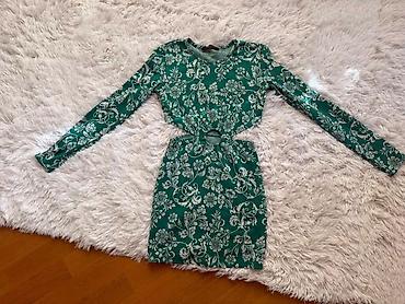 mini etek: - Qadın paltarı - Rəng: zümrüd yaşıl, ağ floral naxışlarla - Uzunqol — 1