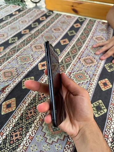 lg ka 10: IPhone SE 2022, 64 GB, Qara, Barmaq izi — 2