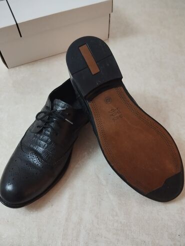 Ayaqqabılar: Ayaqqabı 43 razmer alınib 89 azn 5 saatliq geyinilib bəyliyində — 1