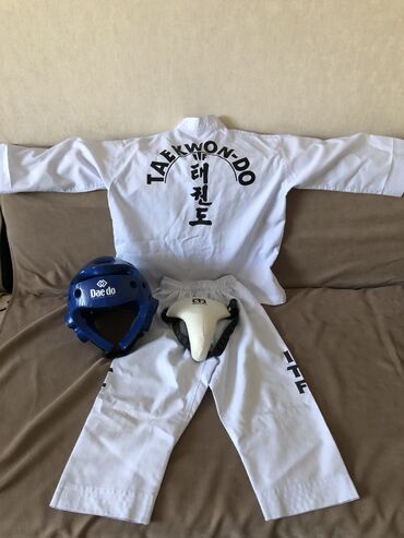 taekwon do itf в Кыргызстан | СПОРТИВНАЯ ФОРМА: Таеквон-до ITF Продаю форму+бандаж и шлем на 8-10 лет,в очень хорошем
