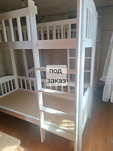 Детские односпальные кровати: Продаётся двухъярусный кровать(сосна).(Размер высота 1.80см длина — 11