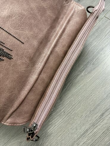 Классические сумки: 1.Клатч-конверт женский, розово‑тауповый - Материал: искусственная — 4