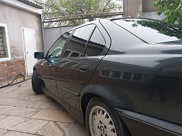 015 maşını: BMW 3 series: 1.6 l | 1993 il Sedan — 2