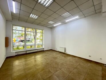 дом с мансардой: Сдаю Офис, 310 м², С отдельным сан узлом