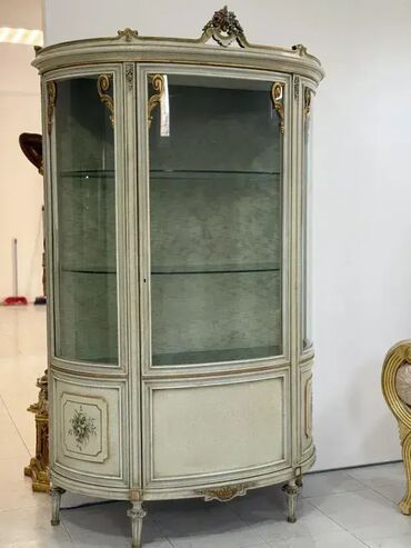 oglasi halo kragujevac namestaj: Stilska vitrina / kristalijera Venecijanski barok 🪞 Dobro stanje