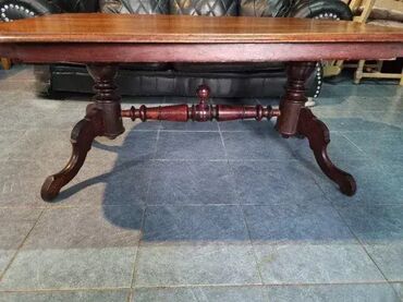 Stilski klub stolovi: Prelep stocic u odlicnom stanju. Duzina. 130cm Sirina. 88cm Visina na lalafo.rs — 7 Stilski klub stolovi: Prelep stocic u odlicnom stanju. Duzina. 130cm Sirina. 88cm Visina — 7